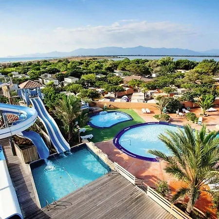 Canet: Lakeside Retreat With Shared Pool, 400m From *
